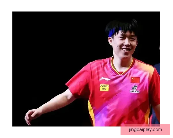 王楚钦接受采访时突然双手撑地拼尽全力感动无数球迷